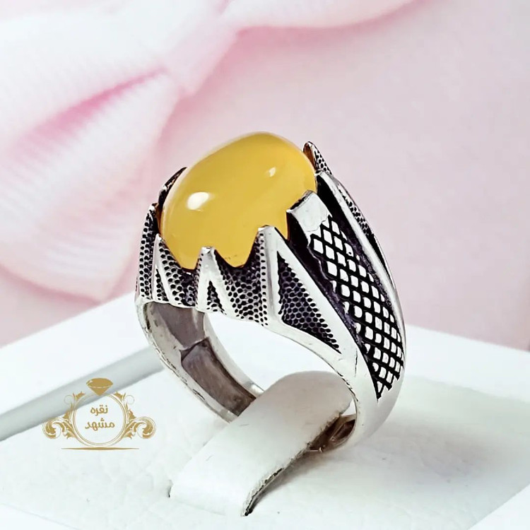 انگشتر عقیق زرد