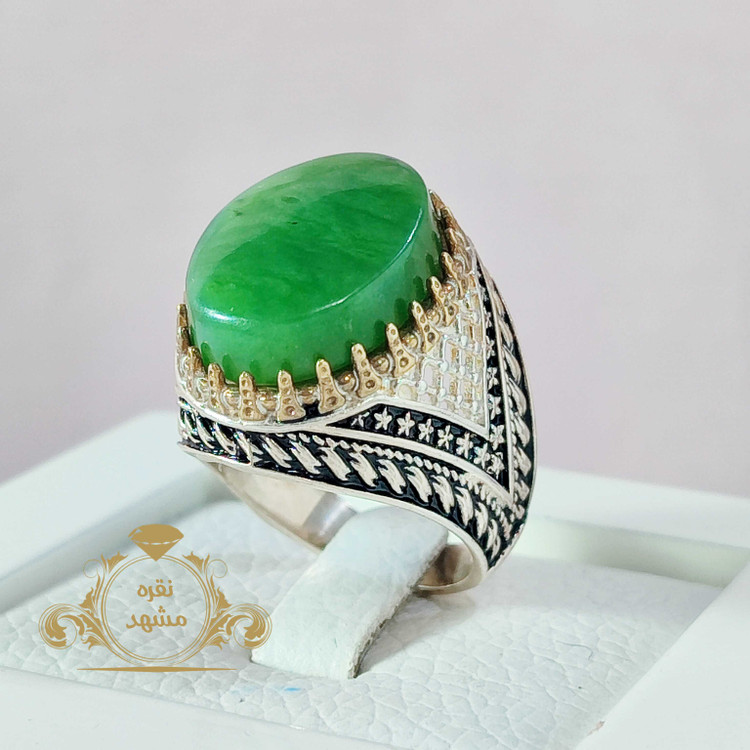 انگشتر یشم خوشرنگ