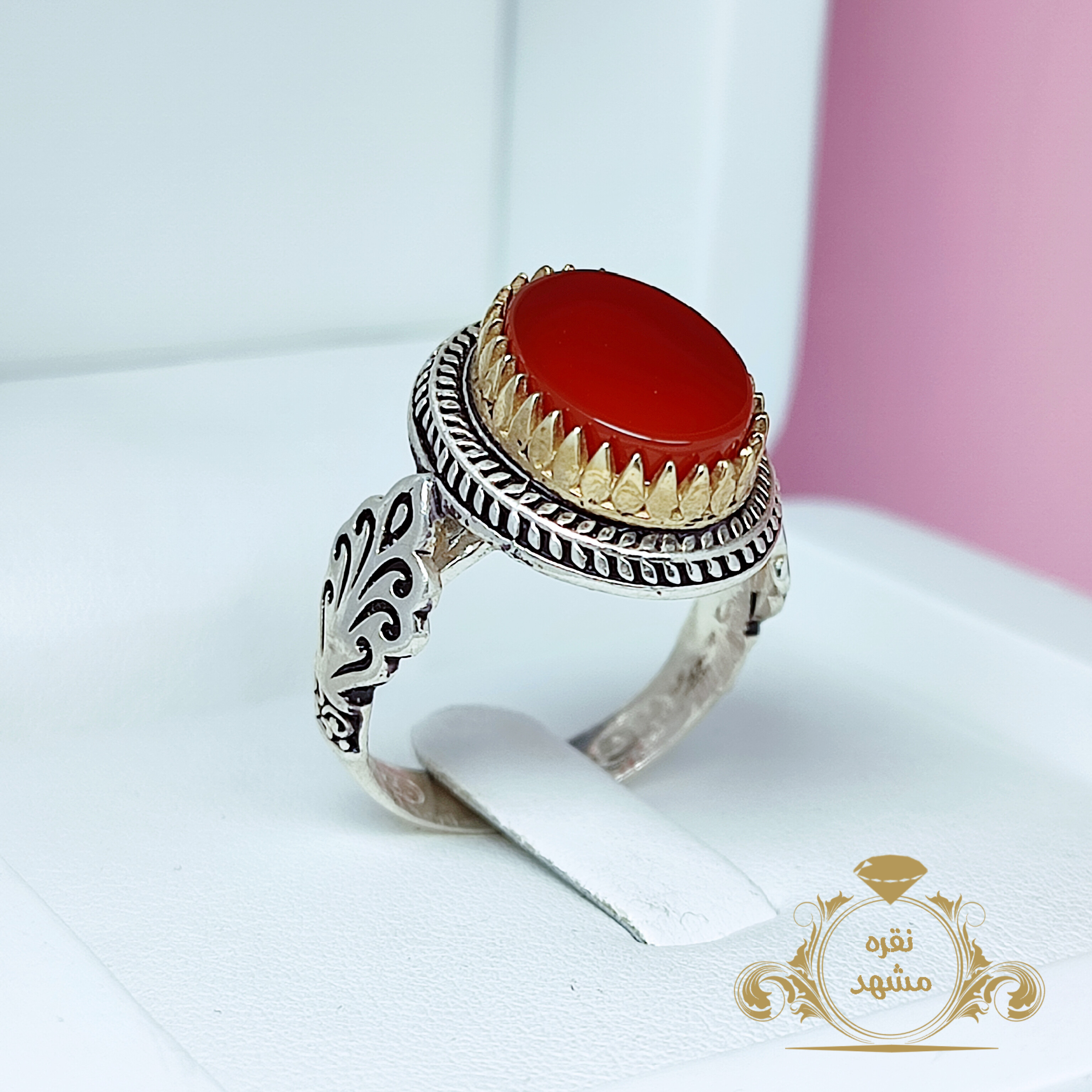 انگشتر سرخ معدنی ظریف خوش نقش
