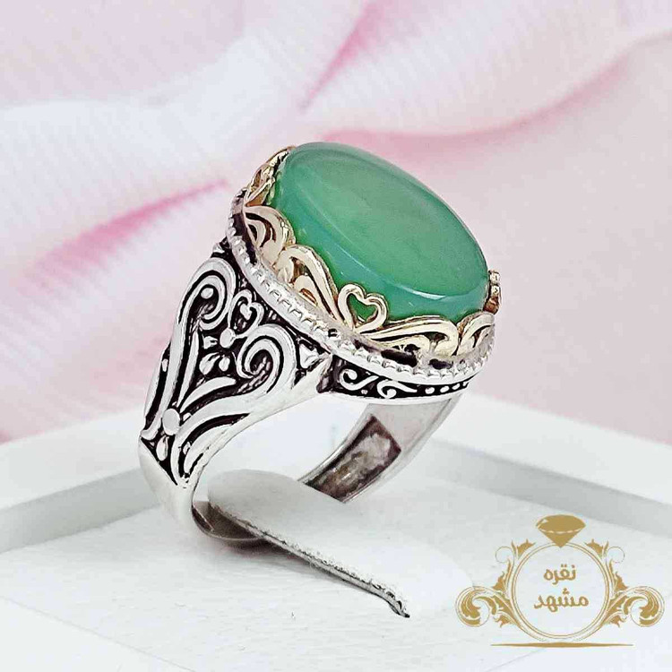 انگشتر مردانه عقیق سبز معدنی تاج طلایی