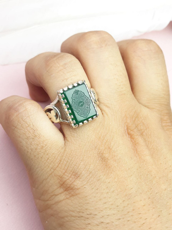 انگشتر مدل رهبری با حکاکی یس عقیق سبز