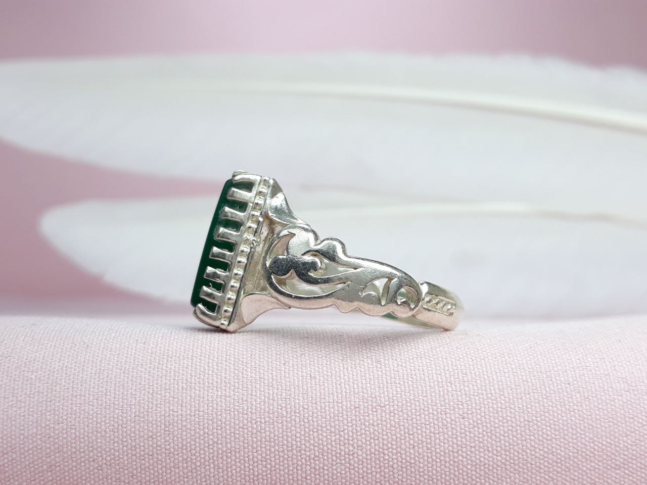 حکاکی زیبای علی بن موسی الرضا انگشتر رهبری عقیق سبز