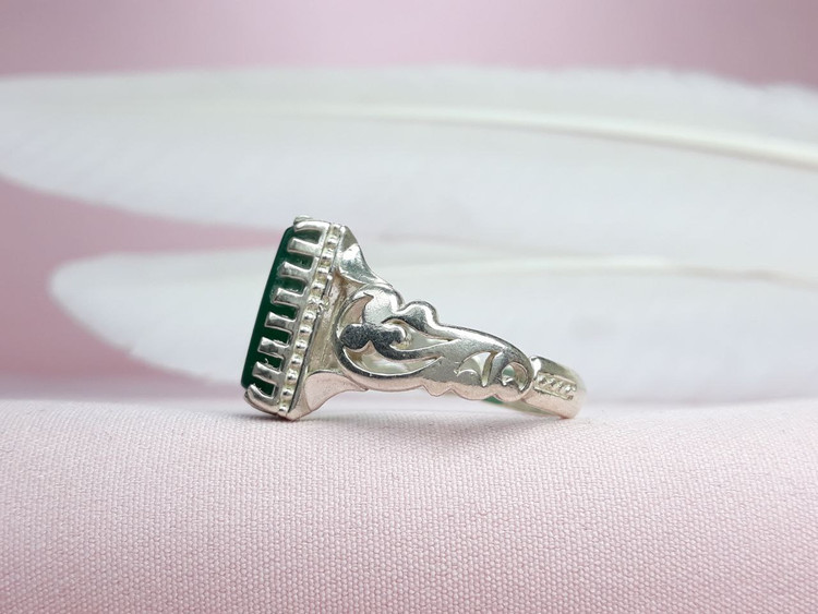 حکاکی زیبای علی بن موسی الرضا انگشتر رهبری عقیق سبز