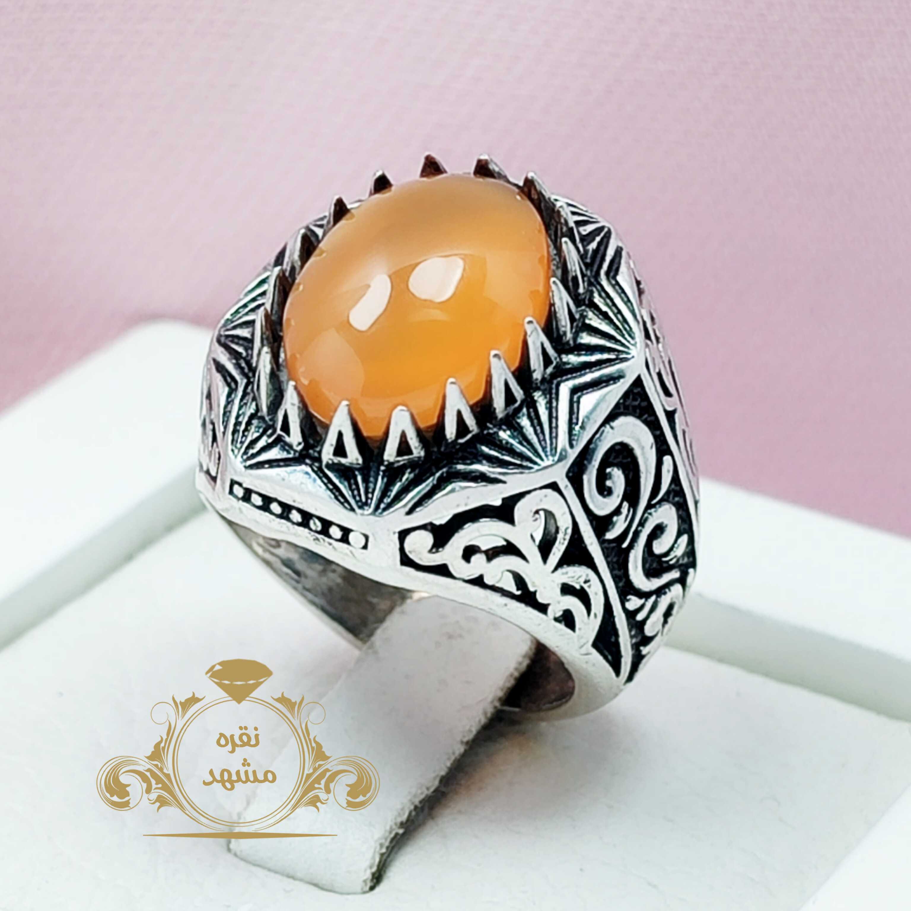 انگشتر مردانه عقیق زرد جوندار طرح گل