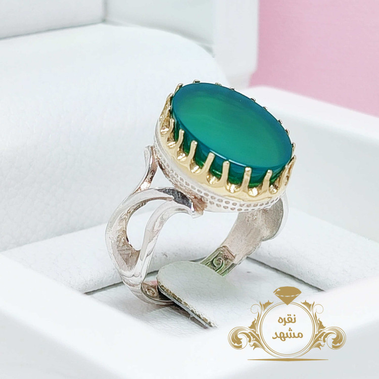 انگشتر عقیق سبز معدنی طرح بته جغه