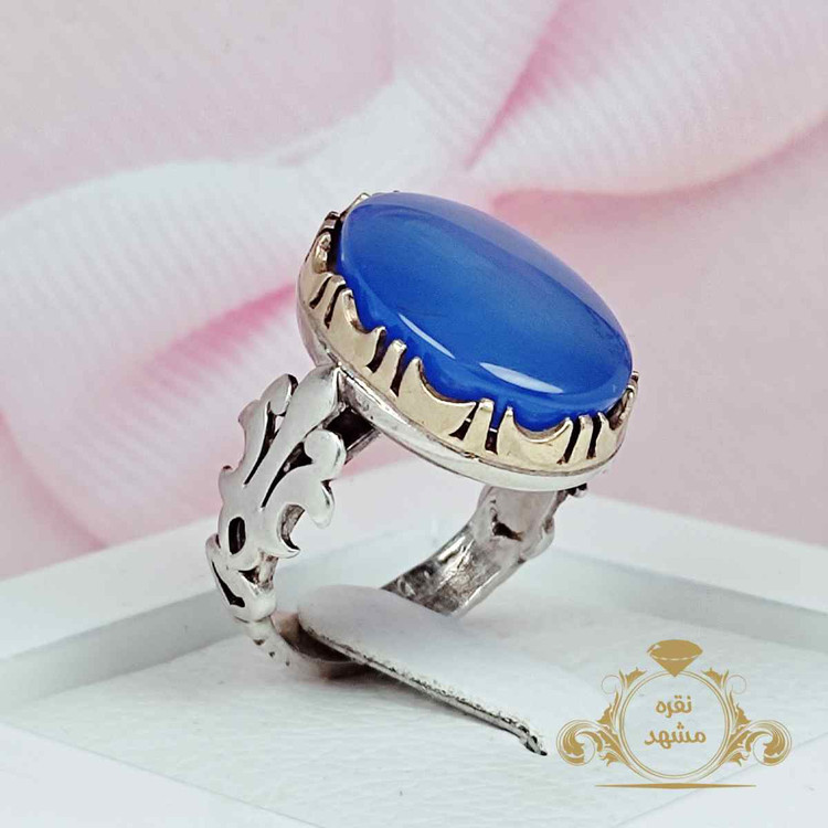 عقیق آبی نقره مردانه اصل معدنی طرح یر نیزه