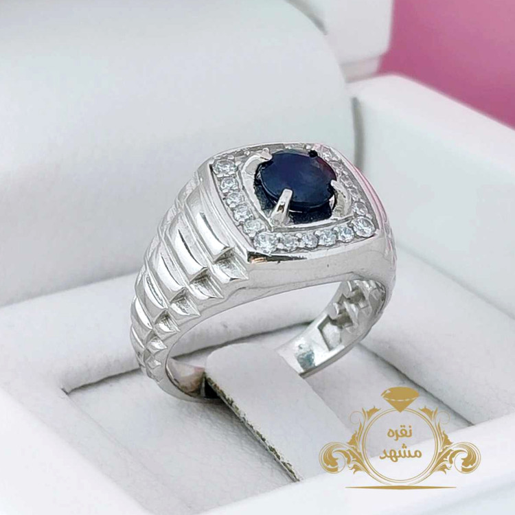 انگشتر مردانه با نگین یاقوت کبود خاص