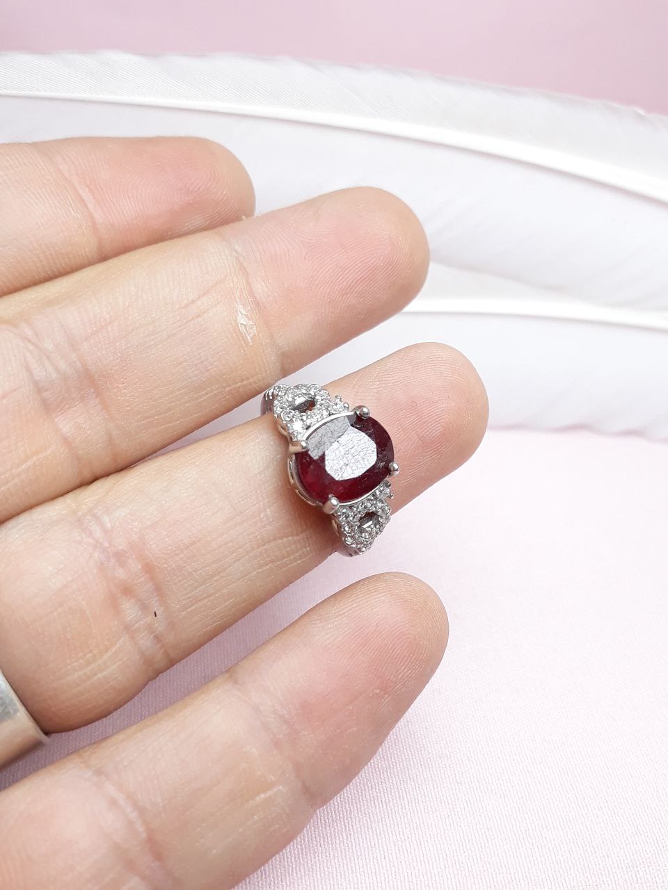 انگشتر زنانه یاقوت سرخ اصلی تیره تراش جواهر