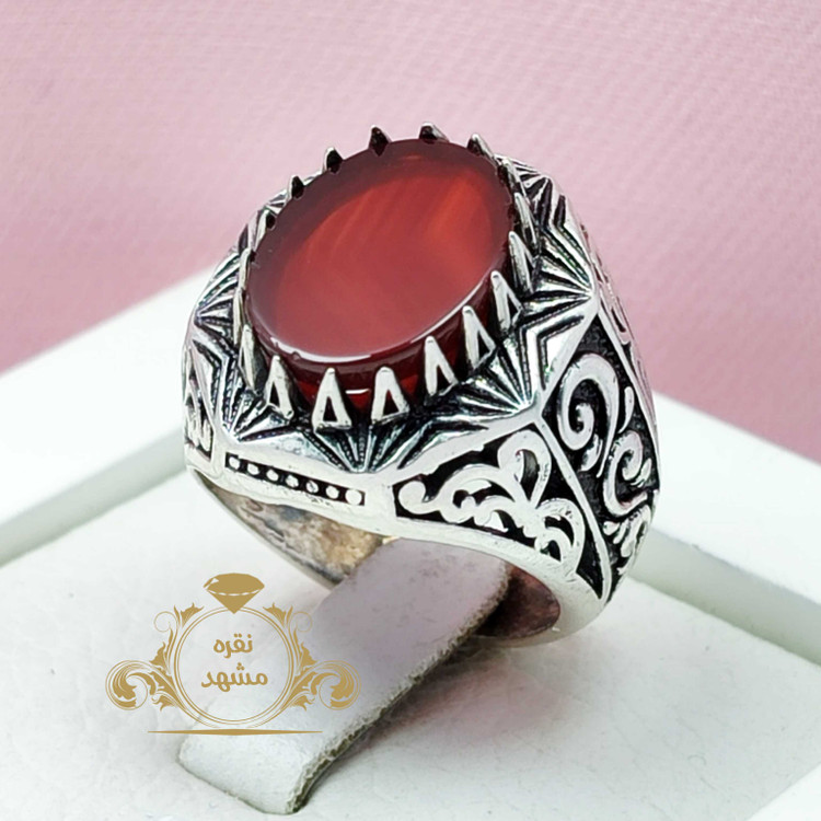 انگشتر عقیق سرخ اصلی طرح قلم زنی مردانه
