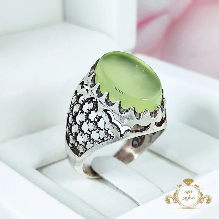 انگشتر مردانه عقیق سبز کاهویی مدل ضریح