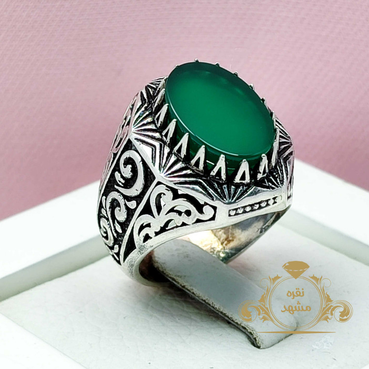 انگشتر عقیق سبز اصلی مردانه طرح قلمزنی
