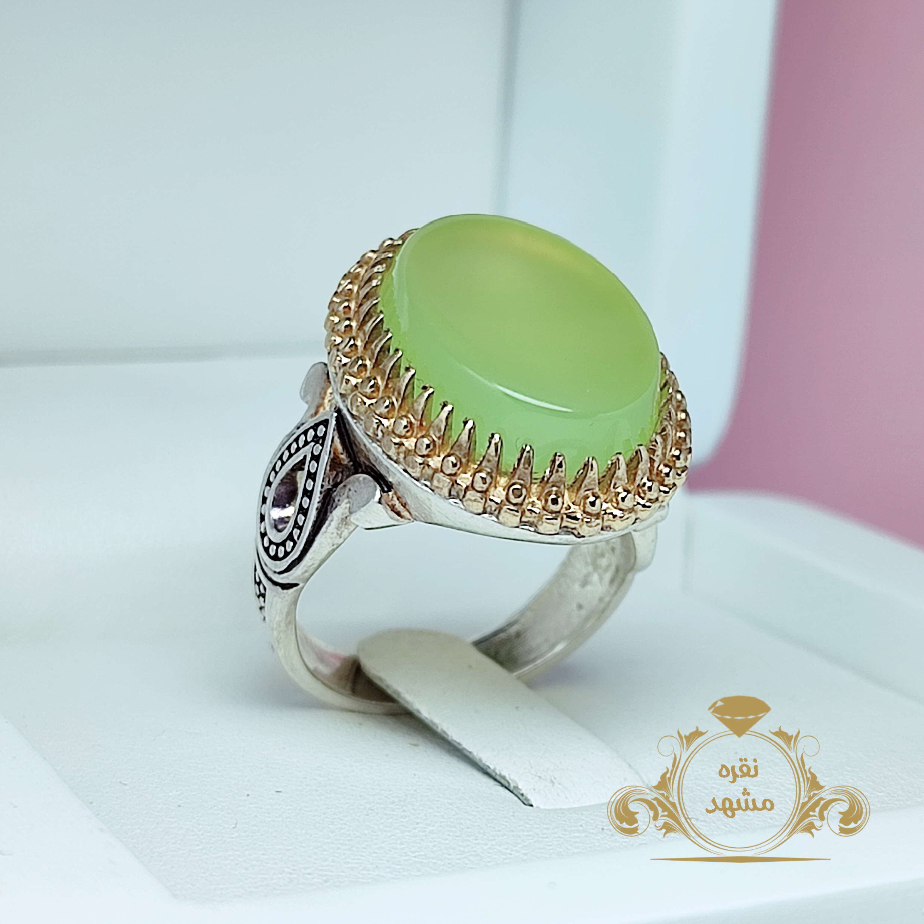 انگشتر عقیق سبز اصلی جوان پسند مدل اشکی
