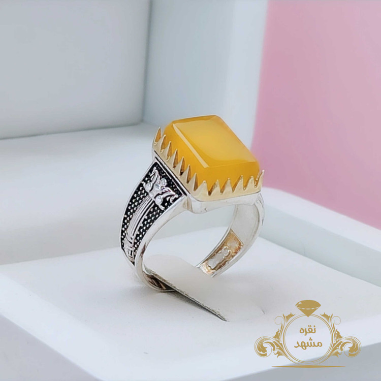انگشتر مردانه هخامنشی عقیق زرد نگین چهارگوش